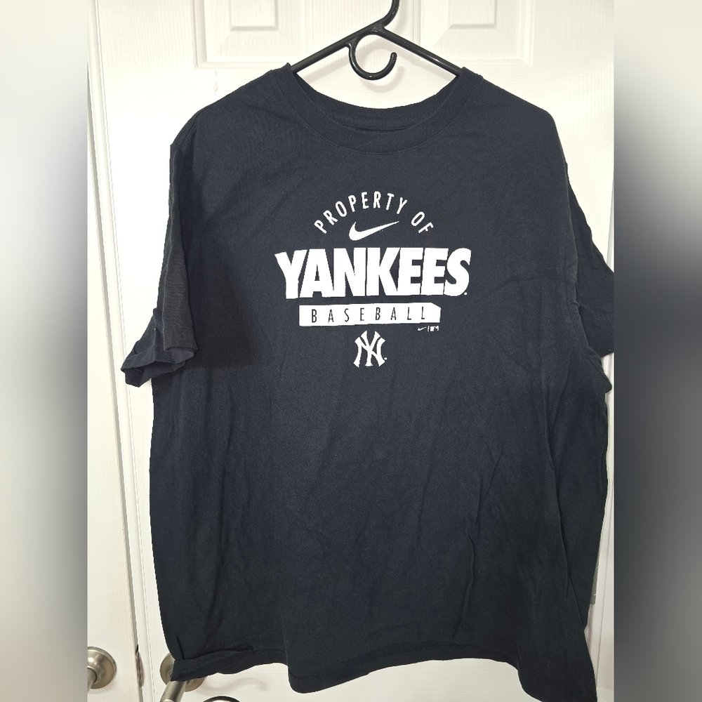 Mens XXL Black THE NIKE TEE New York Yankees Tshirt